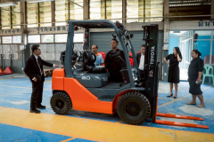 LINE_ALBUM_11-ธ.ค.-2568-รับมอบ-รถโฟร์คลิฟท์_251211_51