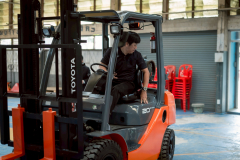 LINE_ALBUM_11-ธ.ค.-2568-รับมอบ-รถโฟร์คลิฟท์_251211_7