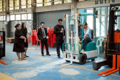 LINE_ALBUM_11-ธ.ค.-2568-รับมอบ-รถโฟร์คลิฟท์_251211_8