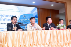 LINE_ALBUM_18-ม.ค.-ประชุมผู้ปกครอง_260302_56