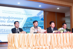 LINE_ALBUM_18-ม.ค.-ประชุมผู้ปกครอง_260302_58